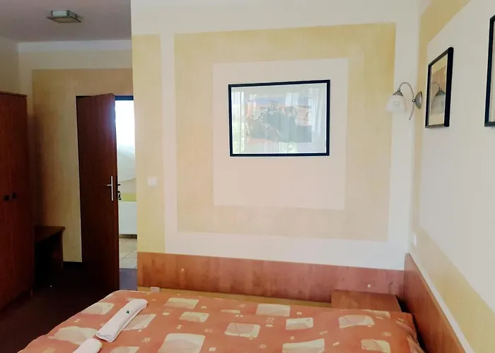 5 Debow Bed & Breakfast